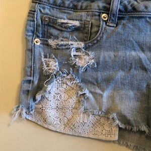 American Eagle Super Low Short - Distressed Lace Detail
